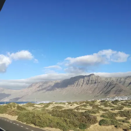 Guest house Surfhouse Famara 2*